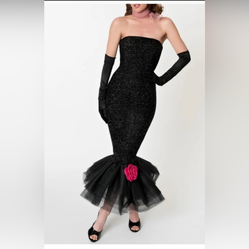 Unique vintage Barbie solo in the spotlight dress. NWOT. Medium.